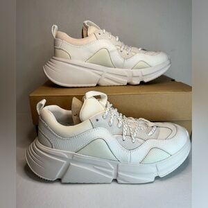 Ugg Calle Lace sneakers white / walking casual classic comfy summer outdoor